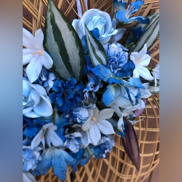 Vtg Woven Wall Decor with Blue Faux Florals - Picture 4 of 9